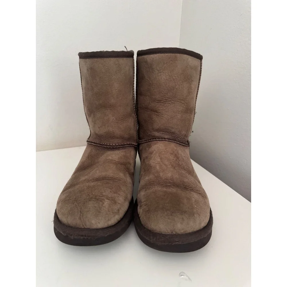 UGG Australia Classic Short 5825 Brown Sheepskin Boots Womens 8